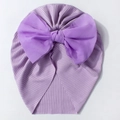 Détail du turban violet en maille côtelée pour bébé avec un grand nœud en mousseline - Violet