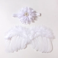 Dettaglio di ali d'angelo in piuma bianca e fascia per capelli per foto di neonati - Ali di Piuma E Fascia per Fiori / Bianco