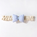 Baby-Stirnband mit hellblauer Vichy-Karo-Schleife und elfenbeinfarbener Lochspitze - Blau