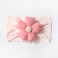 Primer plano de diadema para bebé con flor grande 3D y suave textura de punto jacquard rosa - Rosa Claro