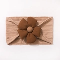 Fascia per neonati in maglia marrone chiaro con un grande fiore 3D marrone - Caffè Scuro