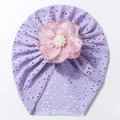 Gorro calado lavanda para bebé transpirable con gran flor rosa y detalle de perlas - Morado