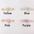 Dettaglio di quattro fasce per neonati in pizzo con fiori in rete e stelle glitterate - Colori Misti