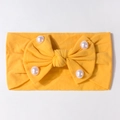 Dettaglio della fascia per neonati in maglia giallo zenzero con fiocco e perle - Giallo