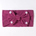 Dettaglio fascia neonata in maglia rosa bacca con fiocco decorato da perle sintetiche - Viola intenso