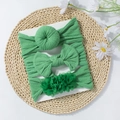 Ensemble de trois bandeaux pour bébé en tissu côtelé vert sur un tapis tissé - Lot de 3 / Vert Herbe