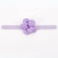 Dettaglio del fiore in tessuto viola su fascia elastica per neonati e bambine - Viola