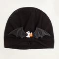 Detail van babyknoopmuts met feestelijke vleermuisvleugels en pompoenpatronen voor Halloween - Zwart
