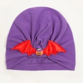 Detail van baby Halloween tulband muts in paars met vleermuisvleugels en pompoen - Paars