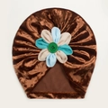 Bonnet turban en velours pour bébé avec fleur en tissu coloré et bouton vert élégant - Marron