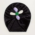 Détail du bonnet en velours pour bébé avec fleur tricolore noire violette et blanche - Noir
