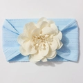 Bandeau élastique bleu clair pour bébé avec grande fleur en tissu crème pour l'été - Bleu