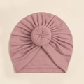 Weiche Baby-Donut-Mütze aus Strickbaumwolle in Altrosa mit plissiertem Stoffknoten-Detail - Taroviolett