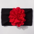 Détail d'un bandeau bébé en nylon noir avec une grande fleur rouge en mousseline douce - Noir