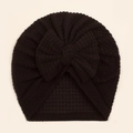 Détail du bonnet turban bébé noir avec texture gaufrée et grand nœud décoratif - Noir