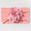 Dettaglio della fascia per neonati rosa in jacquard con grande fiore 3D e trama a costine - Rosa