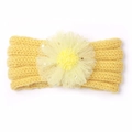 Détail du bandeau tricoté jaune pour bébé avec fleur en tulle et paillettes d'étoiles - Jaune