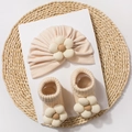 Ensemble bonnet et chaussettes bébé en maille beige avec fleur 3D et bouton bois - Beige