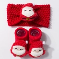 Detalle de conjunto de diadema y calcetines rojos de punto para bebé con Papá Noel 3D - Papá Noel
