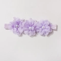 Dettaglio della fascia per neonati lilla con fiori di chiffon e perle bianche elasticizzate - Viola Chiaro
