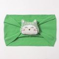Bandeau bébé en nylon vert avec petit chaton en peluche sur un fond blanc neutre - Vert