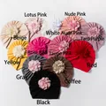 Piatto di 12 cappellini per neonati colorati con decorazioni floreali 3D stratificate - 12 Colori Misti