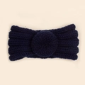 Detail von dunkelblauem Strick-Stirnband für Babys mit Donut-Verzierung und Rippenstruktur - Marineblau