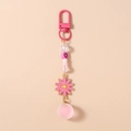 Dettaglio portachiavi rosa con perline e ciondolo a margherita per decorazione borsa - Forma a Sfera Floreale
