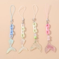 Set mit vier pastellfarbenen Meerjungfrauenschwanz-Anhängern mit Acrylketten und Fischschwänzen - Mehrfarbige Muster Set