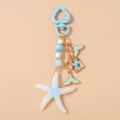 Dettaglio portachiavi a stella marina con clip a cuore blu e ciondolo per borsa - Bianco