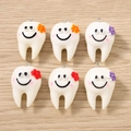 Ciondoli a dente di cartone con viole del pensiero colorate per creazione gioielli fai da te - 5 Pezzi / Multicolore