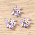 Dettaglio di ciondoli a farfalla e fiori con strass viola per gioielli fai-da-te - Farfalla di Fiori / Confezione da 10 / Viola argento