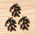 Drie zwarte emaille koraalhangers met gouden plating voor DIY-sieraden en ambachten - 10 Stuks Verpakking / Zwart