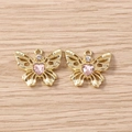Goldener Schmetterlingsanhänger mit rosa Herz-Strass und hohlen Flügeldetails - Gold Rosa