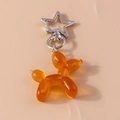 Dettaglio portachiavi cane palloncino arancione con gancio metallico a stella - Marrone