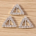 Dettaglio di pendenti a cursore a triangolo con strass pavé per decorazioni DIY - Triangolo