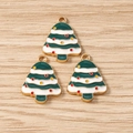 Détail de trois breloques sapin de Noël en émail vert avec bordure festive en alliage de zinc - Lot de 10 / Noël arbre