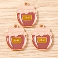 Makroaufnahme von drei rosa Marmeladenglas-Anhängern für DIY-Schmuck auf Holzgrund - Glas / 10er Pack