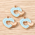 Détail de pendentifs double cœur en émail bleu clair avec finitions en or rose - Lot de 10 / Bleu ciel