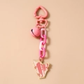 Détail du fermoir en métal rose en forme de cœur, de la cloche et du pendentif harpe - Rose