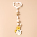 Dettaglio portachiavi con perline, chitarra in smalto bianco e ciondolo a girasole - Bianco