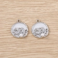 Vue détaillée des pendentifs arbre en argent avec résine blanche, perles et cristaux - Carte Ronde Arbre de Vie Argent Blanc