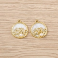 Détail de deux pendentifs corail dorés avec perle blanche et zircons étincelants - Carte Ronde Arbre de Vie Or Blanc