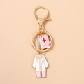 Dettaglio di un portachiavi medico con cartella clinica rosa e camice bianco da dottore - Cartella Clinica Rosa Camice Bianco
