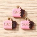 Détail de trois pendentifs en émail en forme de chocolat rose et marron avec boucles d'or - Lot de 10 / Rose