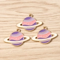 Detailansicht bunter Saturn-Anhänger mit Smileys für die DIY-Schmuckherstellung - Lila