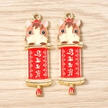 Détail du pendentif cheval doré avec parchemin rouge et pompon pour bijoux DIY - Lot de 10 / Mettez-vous À Terre Immédiatement.