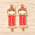 Vue détaillée de pendentifs cheval avec parchemins rouges porte-bonheur pour bijoux - Lot de 10 / Cheval avec Pièce