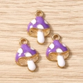 Detalle de tres colgantes de setas moradas con lunares y aros de metal dorado - Paquete de 10 / Púrpura