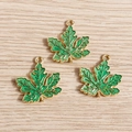 Ahornblatt-Anhänger aus grünem Emaille mit Goldadern für DIY-Schmuck und Bastelzubehör - Grün